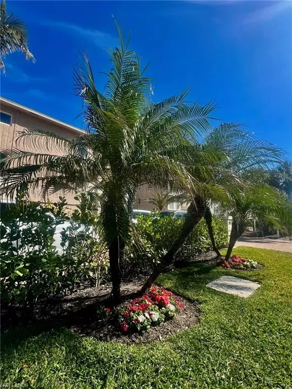 Naples, FL 34108,9524 Gulf Shore DR #2