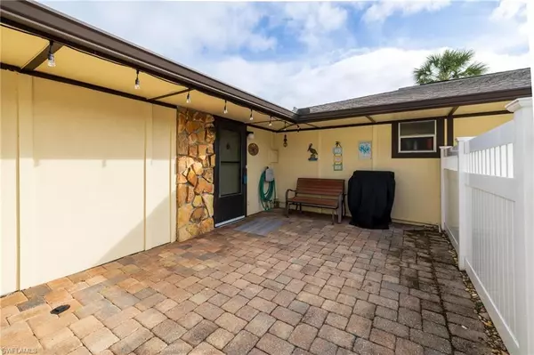 Fort Myers, FL 33919,4289 Island CIR #2