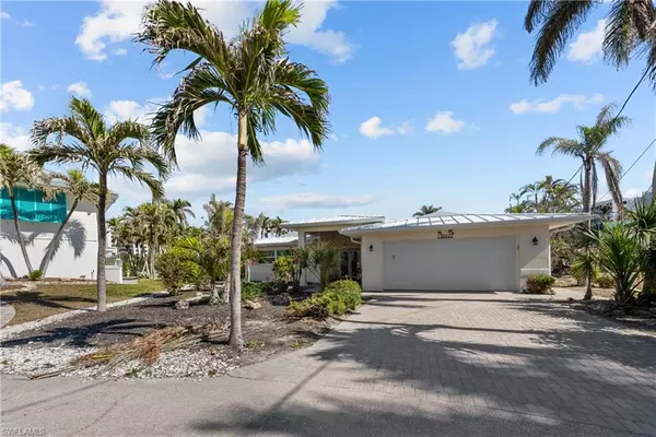 8552 Lagoon RD E, Fort Myers Beach, FL 33931