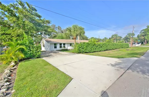 3080 Coco AVE, Naples, FL 34112