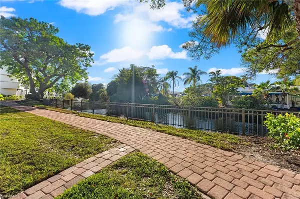 Naples, FL 34103,600 Neapolitan WAY #144