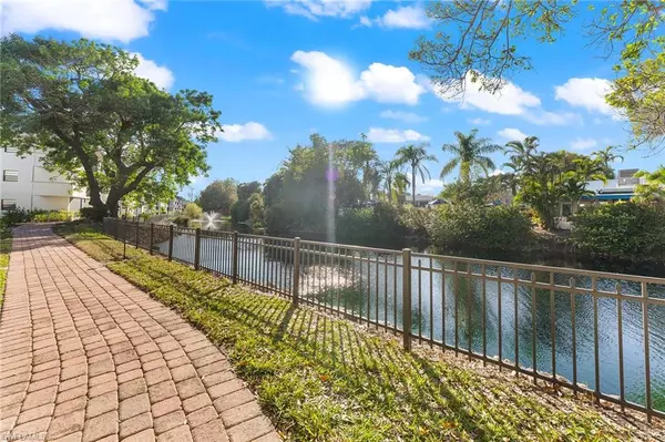 Naples, FL 34103,600 Neapolitan WAY #144