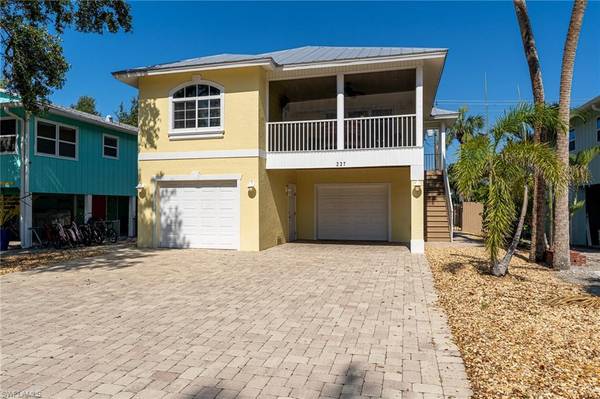 227 Mango ST, Fort Myers Beach, FL 33931