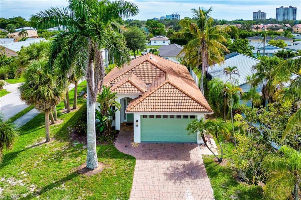596 93rd AVE N, Naples, FL 34108