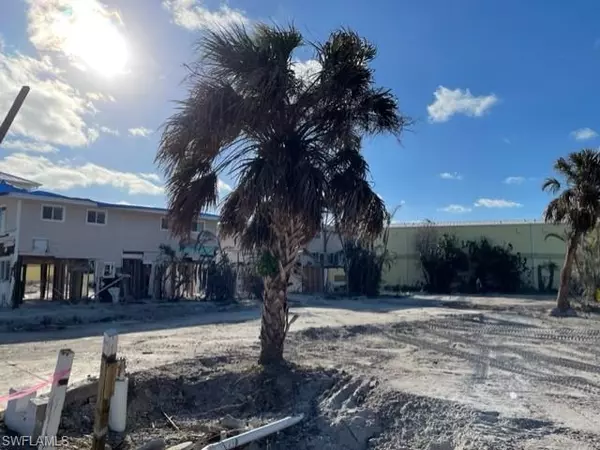 Fort Myers Beach, FL 33931,81 Mango ST