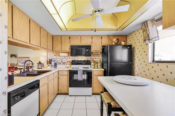 North Fort Myers, FL 33917,5705 Foxlake DR #11