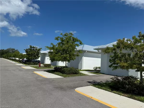 Naples, FL 34112,3030 Thomasson DR #204