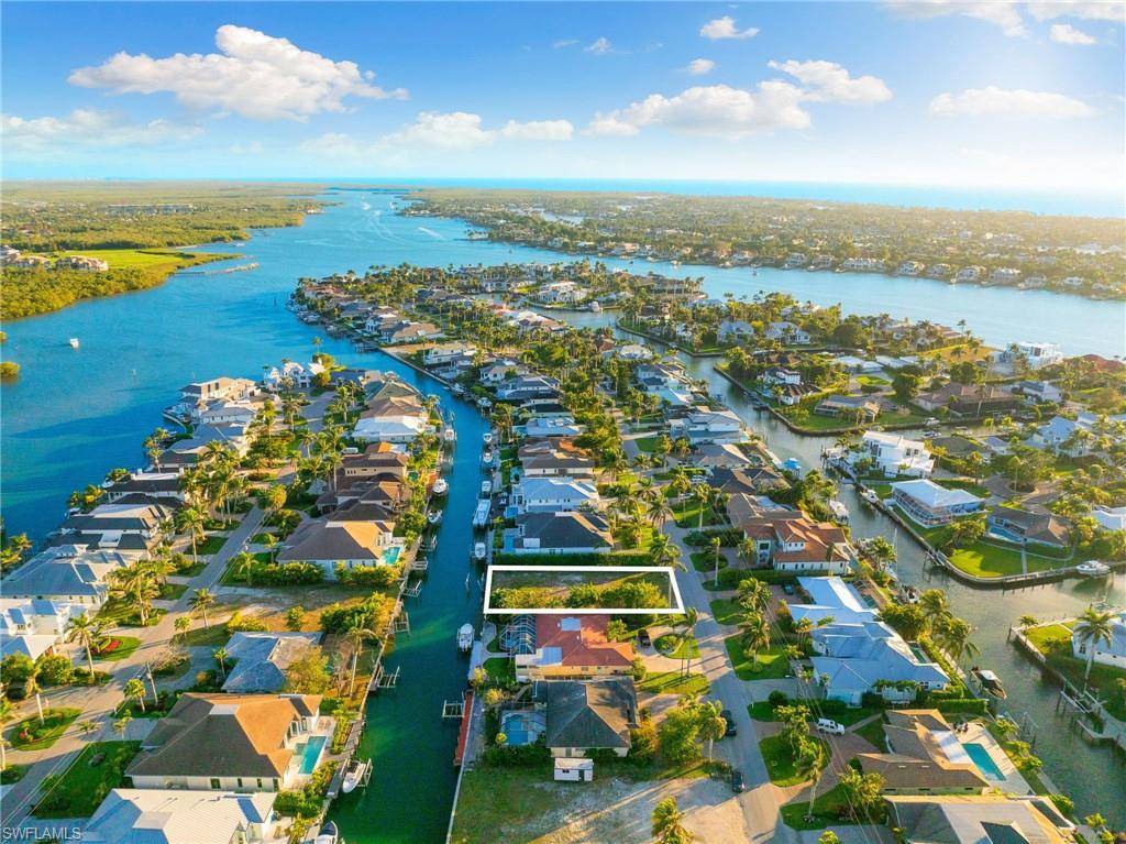 Naples, FL 34102,2165 Tarpon RD