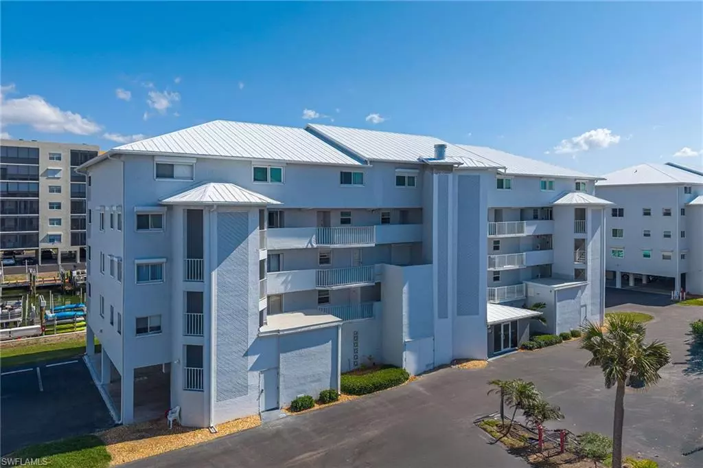 Fort Myers Beach, FL 33931,4531 Bay Beach LN #333