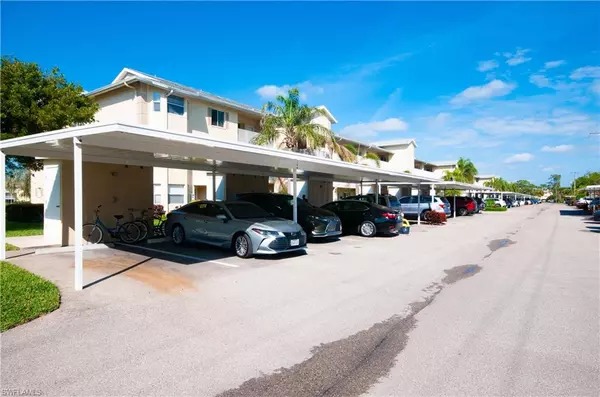 Estero, FL 33928,20151 Ian CT #201