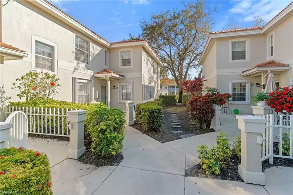 Naples, FL 34109,7696 Oleander Gate DR #K102
