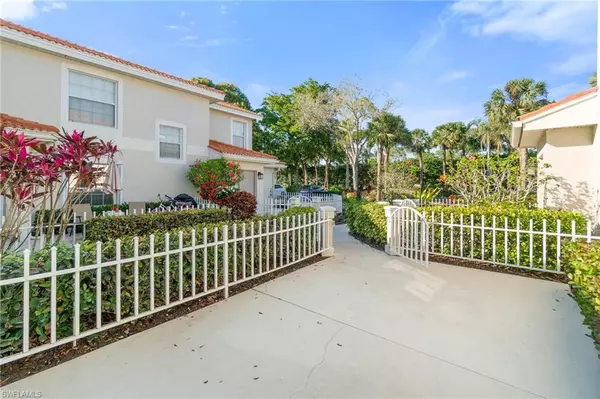 Naples, FL 34109,7696 Oleander Gate DR #K102