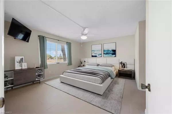 Naples, FL 34116,4372 27th CT SW #301