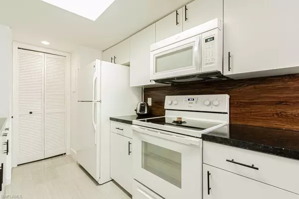 Naples, FL 34112,3126 Kings Lake BLVD #7541