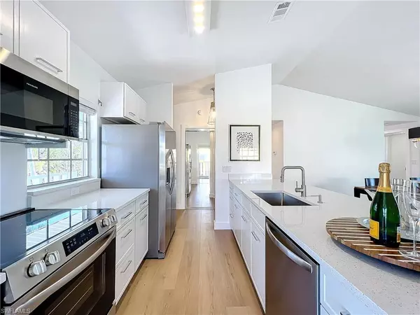 Bonita Springs, FL 34134,27569 Hickory View DR