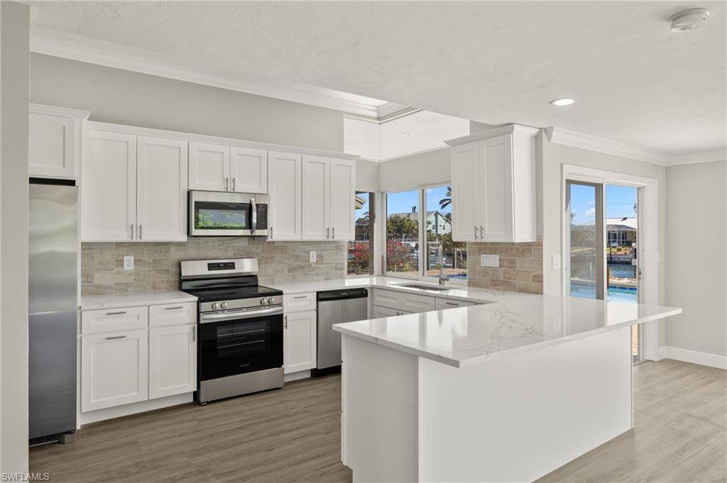 Sanibel, FL 33957,780 Beach RD