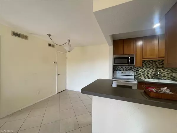 Fort Myers, FL 33916,2845 Winkler AVE #324