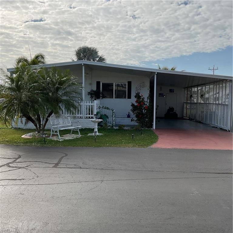 North Fort Myers, FL 33917,552 Freedom ST