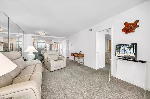 Marco Island, FL 34145,901 Collier CT #904