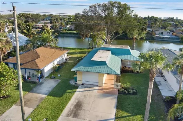 834 108th AVE N, Naples, FL 34108