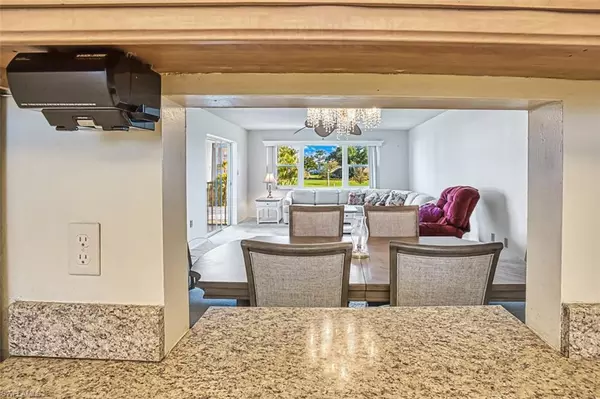 Fort Myers, FL 33907,1700 Pine Valley DR #211