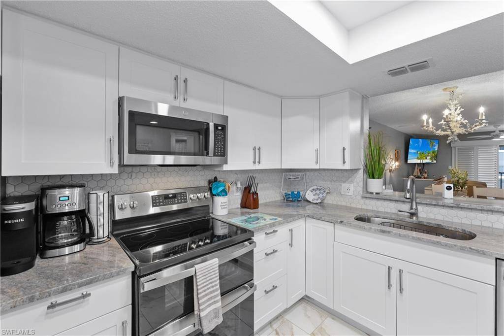 Bonita Springs, FL 34135,9395 Pennsylvania AVE #27
