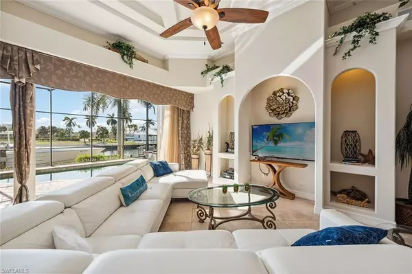 Marco Island, FL 34145,330 Edgewater CT