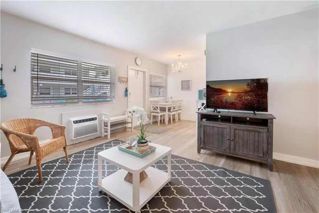 Naples, FL 34102,532 4th AVE S #2
