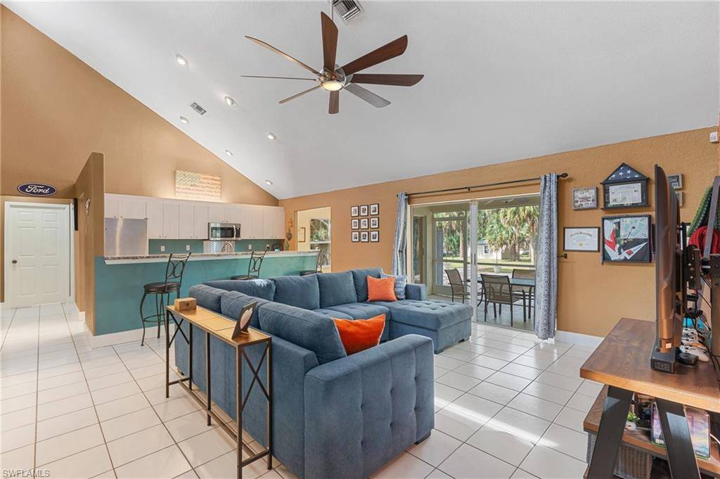 561 8th ST NE, Naples, FL 34120