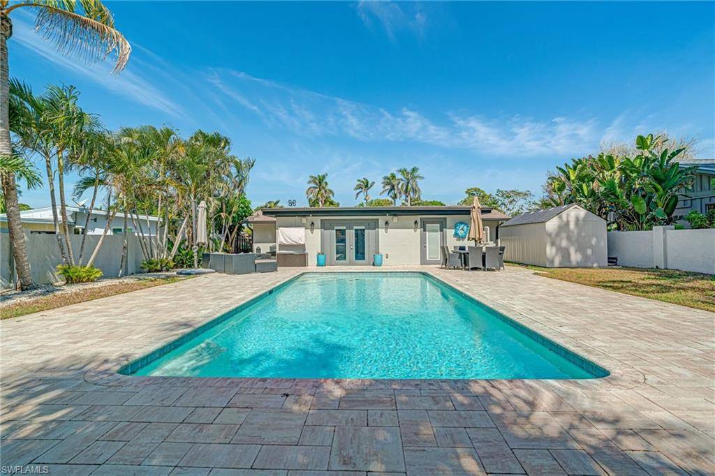 1254 Cooper DR, Naples, FL 34103