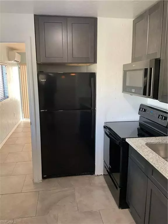 Fort Myers, FL 33919,8101 Country RD #101