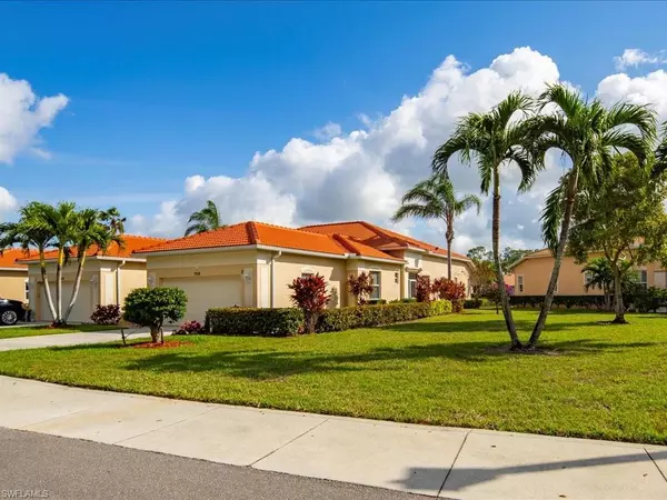 Naples, FL 34104,7918 Haven DR #2