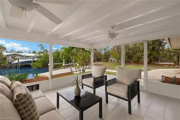 Sanibel, FL 33957,5869 Pine Tree DR