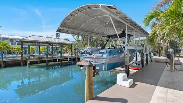 Fort Myers Beach, FL 33931,2 Avenida Carita