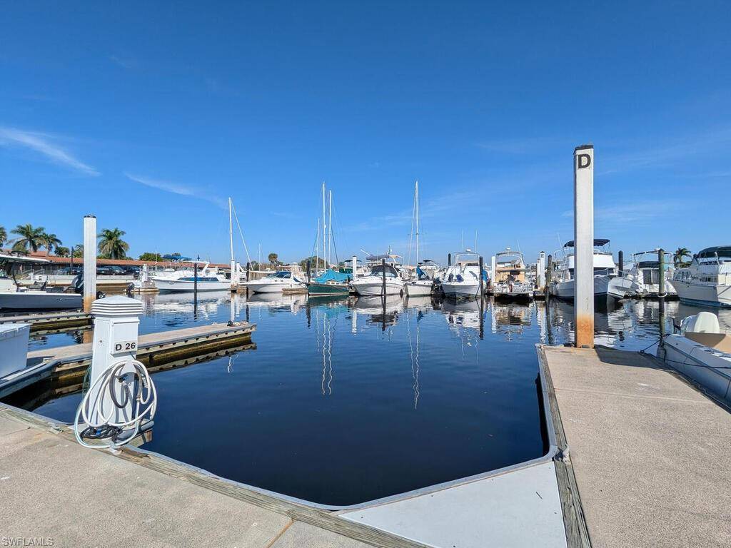 525 Newport DR, Naples, FL 34114