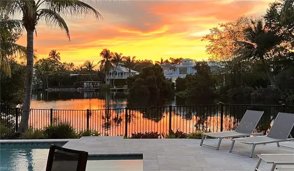 1050 11th ST N, Naples, FL 34102