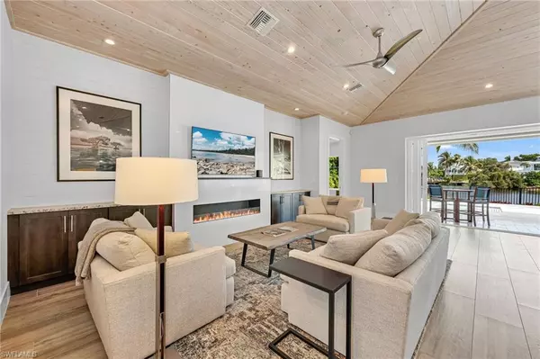 Naples, FL 34102,1050 11th ST N