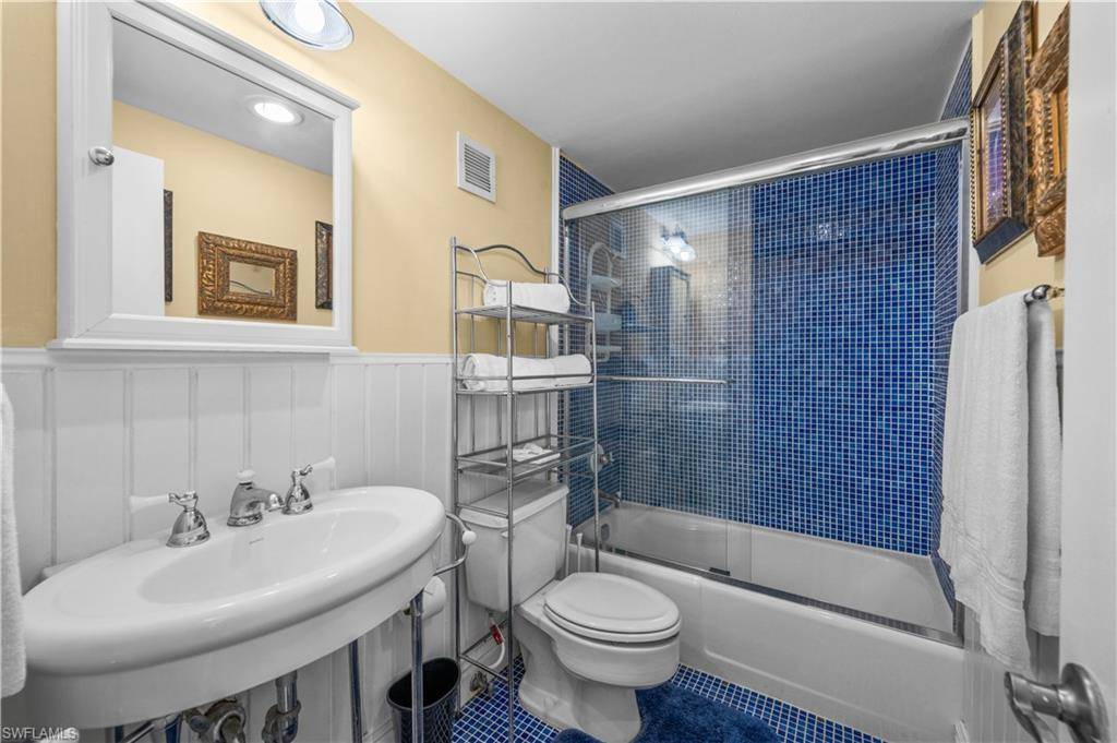 Marco Island, FL 34145,140 Seaview CT #302N
