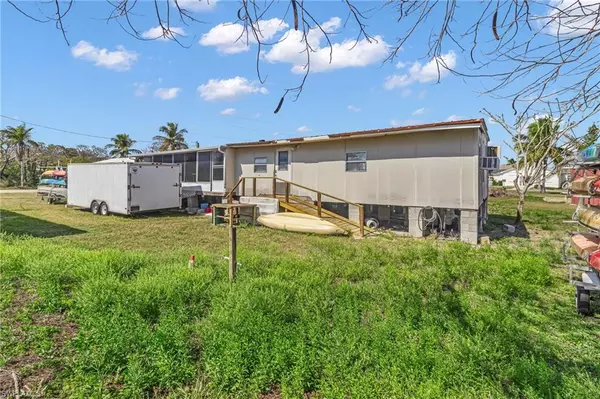 Chokoloskee, FL 34138,224 Mamie ST