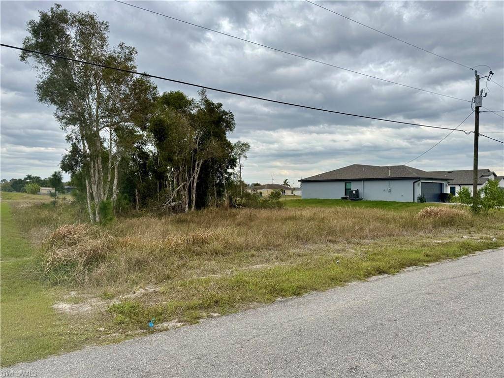 Fort Myers, FL 33913,859 Yellowbird DR