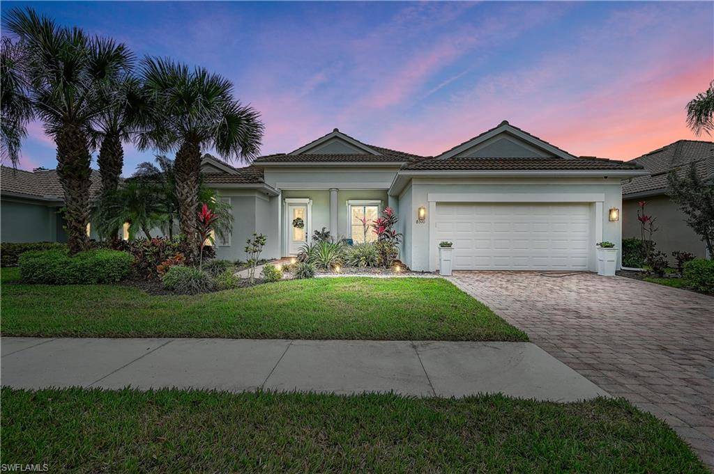 8510 Karina CT, Naples, FL 34114