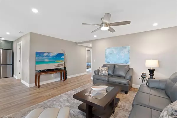 Fort Myers, FL 33907,7402 Lake Breeze DR #401