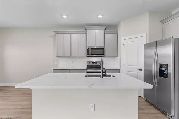 Cape Coral, FL 33991,605 SW 21st TER