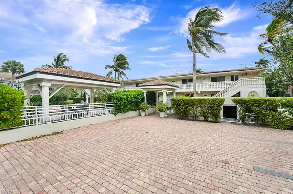 950 7th AVE S #26, Naples, FL 34102