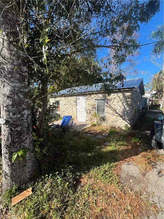 1113 3rd WAY, North Fort Myers, FL 33903