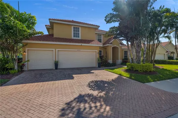 Naples, FL 34104,5005 Old Pond DR