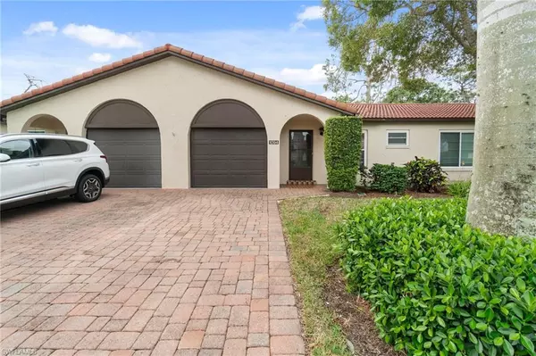 Naples, FL 34105,1094 Forest Lakes DR