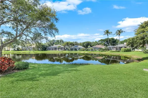 914 SPANISH MOSS TRL, Naples, FL 34108