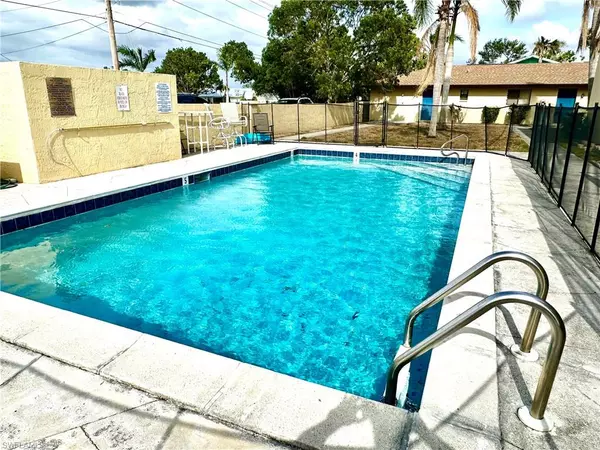 Cape Coral, FL 33990,1104 SE 8th ST #6