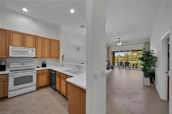 North Fort Myers, FL 33903,13225 Silver Thorn LOOP #306